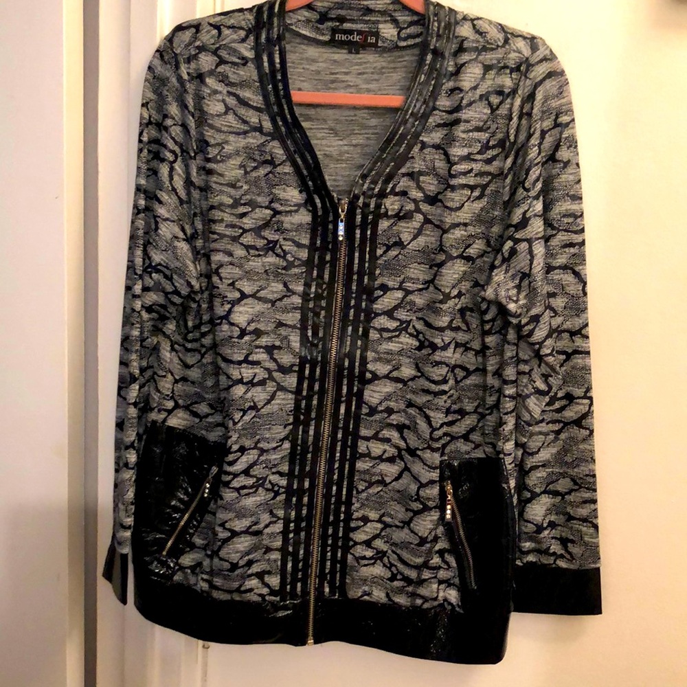 grey and black print shacket